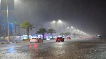 الوطني للأرصاد يطلق الإنذار الأحمر في جازان.. أمطار غزيرة ورياح شديدة وجريان كارثي للسيول حتى المساء